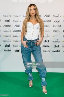 Ana Mena feet photo thumbnail