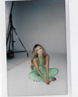 Ana Mena feet photo thumbnail