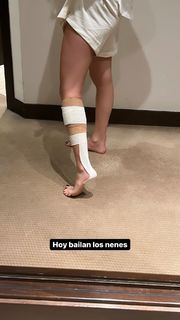 Ana Mena feet photo thumbnail