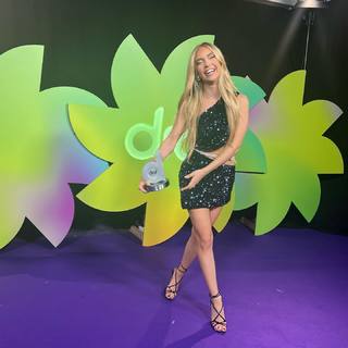 Ana Mena feet photo thumbnail