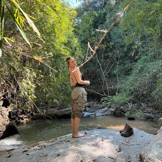 Ana Mena feet photo thumbnail