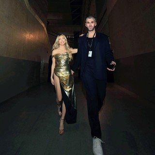 Ana Mena feet photo thumbnail