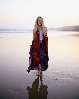 Ana Mena feet photo thumbnail