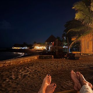 Ana Mena feet photo thumbnail