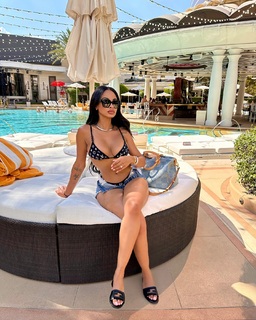 Ana Montana feet photo 1