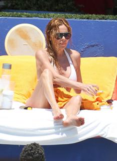 Ana Obregón feet photo 10
