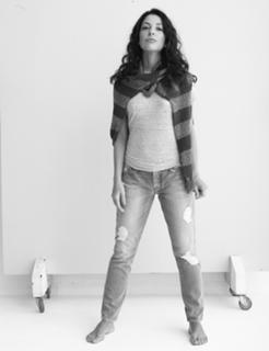 Ana Paula Padrão feet photo thumbnail