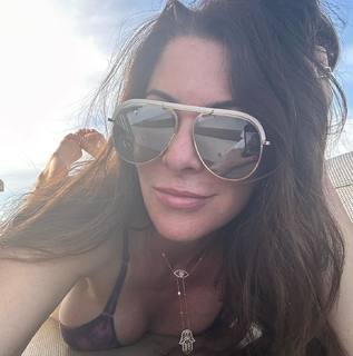 Ana Paula Padrão feet photo thumbnail