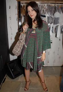 Ana Paula Padrão feet photo thumbnail