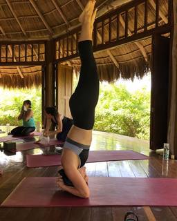 Ana de la Reguera feet photo thumbnail