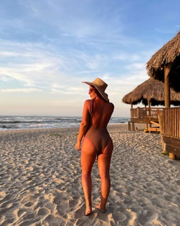 Anabel Pantoja feet photo 2