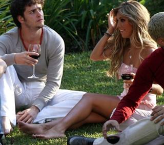 Anahí feet photo thumbnail