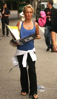 Anahí feet photo thumbnail