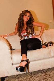 Anahí feet photo thumbnail