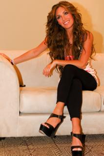 Anahí feet photo thumbnail