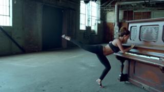 Anahí feet photo thumbnail