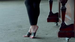 Anahí feet photo thumbnail