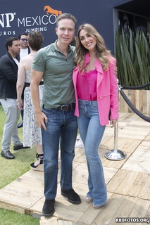 Anahí feet photo thumbnail