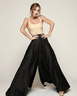 Anahí feet photo thumbnail