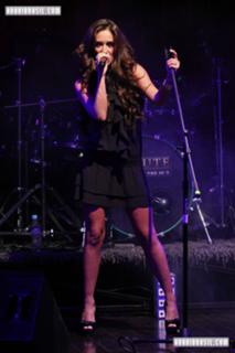 Anahí feet photo thumbnail