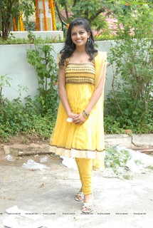 Anandhi feet photo 12