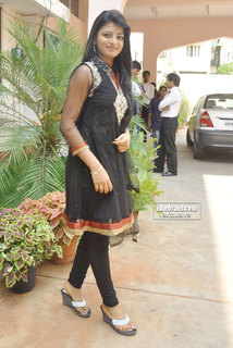 Anandhi feet photo 9