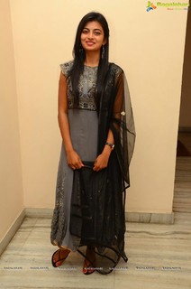 Anandhi feet photo 16