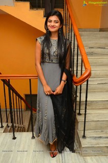 Anandhi feet photo 15