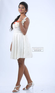 Anandhi feet photo 11