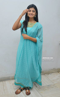 Anandhi feet photo 19
