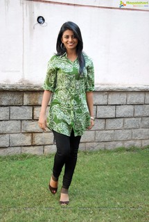 Anandhi feet photo 18