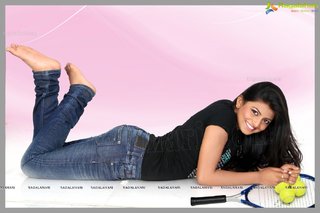 Anandhi feet photo 15
