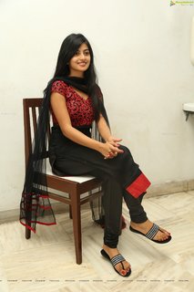 Anandhi feet photo 10