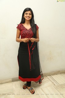 Anandhi feet photo 8