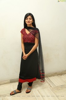 Anandhi feet photo 6