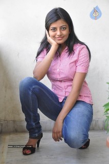 Anandhi feet photo 2