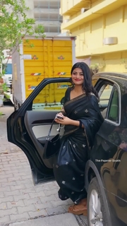 Anandhi feet photo 7