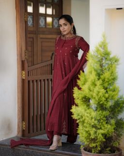 Ananya feet photo 11