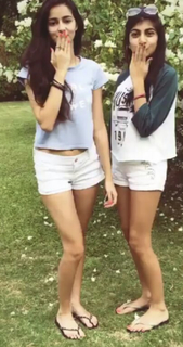 Ananya Panday feet photo thumbnail