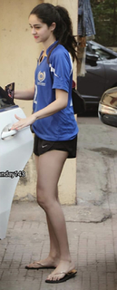 Ananya Panday feet photo thumbnail
