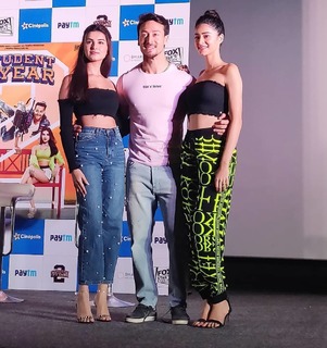 Ananya Panday feet photo thumbnail