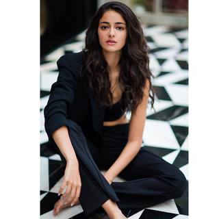 Ananya Panday feet photo thumbnail