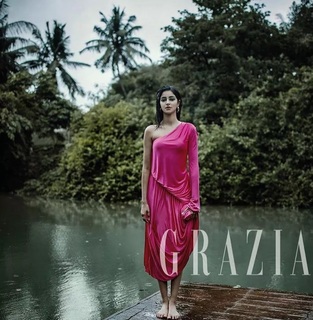 Ananya Panday feet photo thumbnail