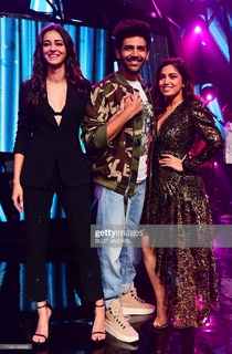 Ananya Panday feet photo thumbnail