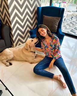 Ananya Panday feet photo thumbnail