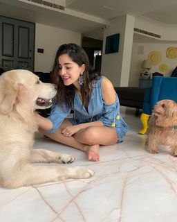 Ananya Panday feet photo thumbnail