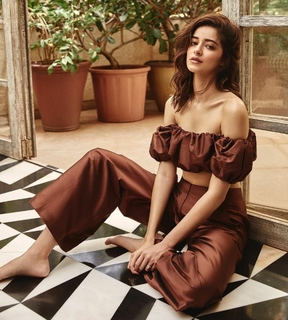 Ananya Panday feet photo thumbnail