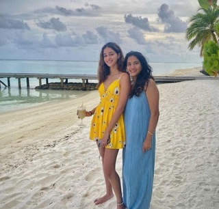 Ananya Panday feet photo thumbnail