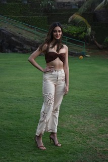 Ananya Panday feet photo thumbnail