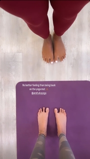 Ananya Panday feet photo thumbnail